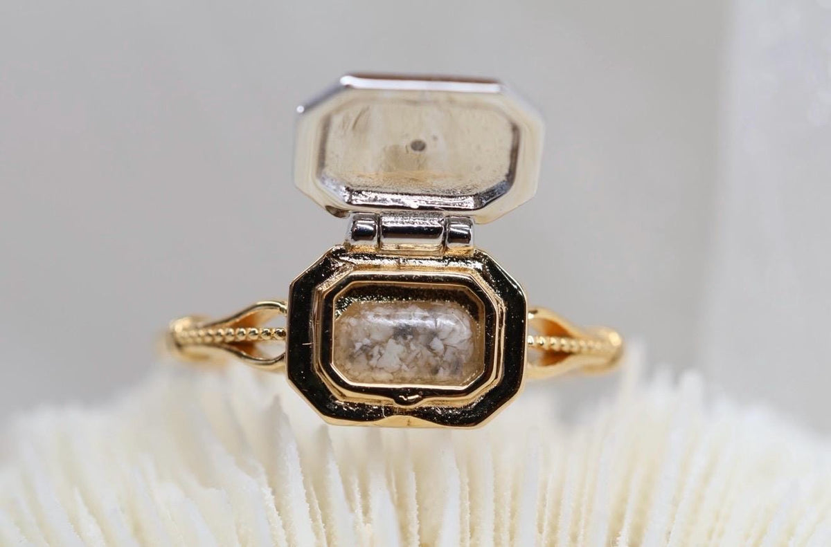 Locket Cremation Ring, Ashes Keepsake Ring