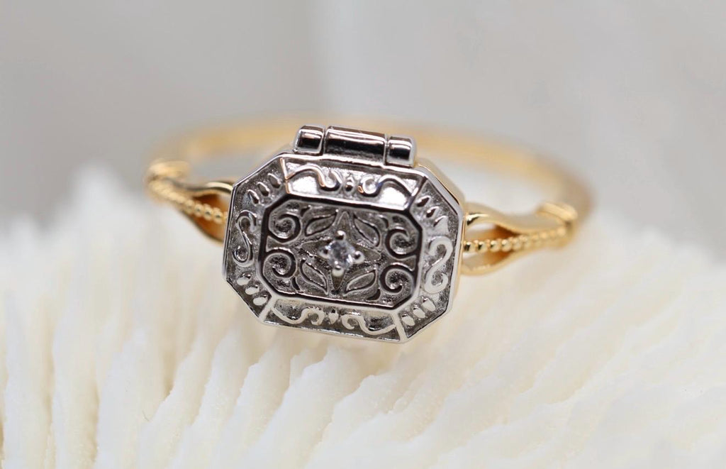 Locket Cremation Ring, Ashes Keepsake Ring